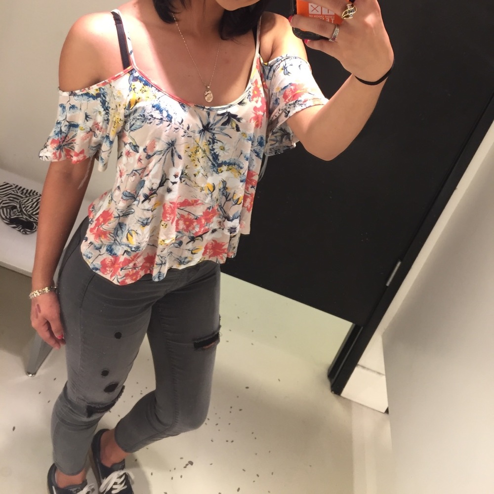 SOLD — Ripped skinny jeans